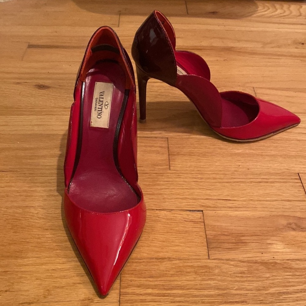 Valentino Garavani Patent Leather Petal Heels. Sz. 36/6.5 $895.